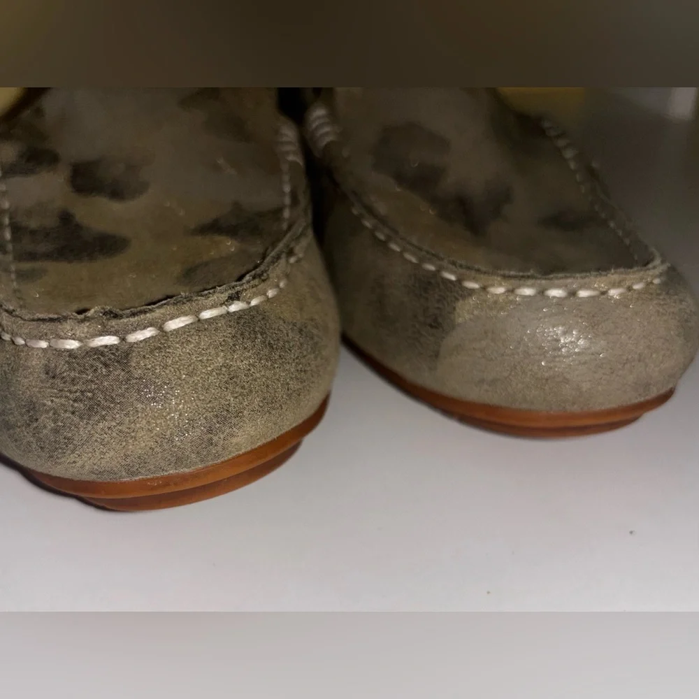 Hush Puppies Size 7.5 Olive Metallic Camo Loafers Luxe Comfy Casual Slip-On Cozy